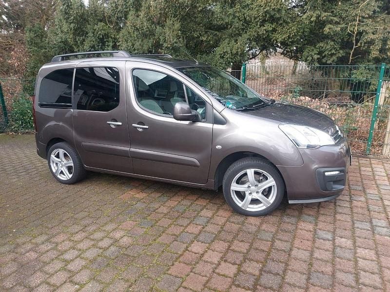 Gebraucht Citroën Berlingo SELECTION 120 PS (88 kW) 2015 Braun Van / Kleinbus