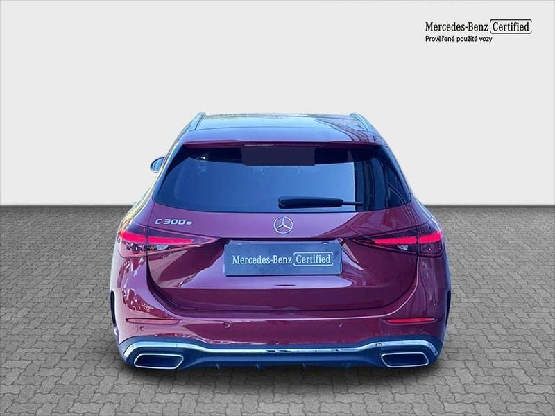 Gebraucht Mercedes C300e 204 PS (150 kW) 2024 Rot Kombi