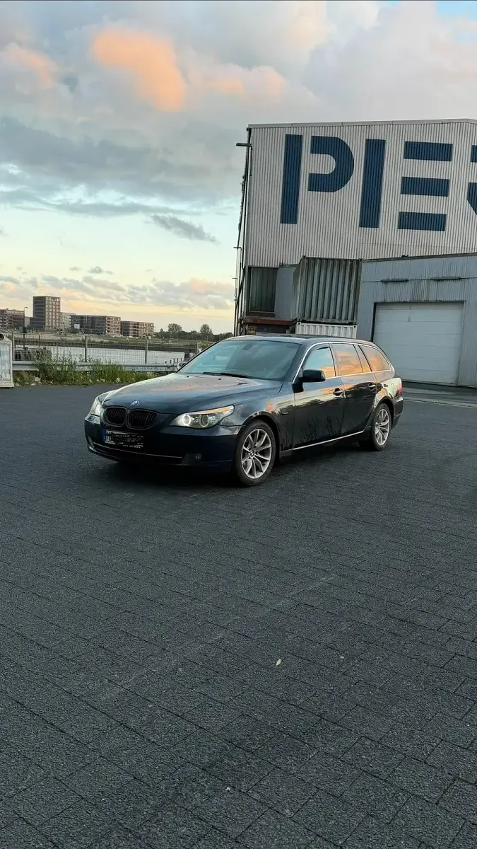 Gebraucht BMW 530 235 PS (172 kW) 2007 Blau Kombi