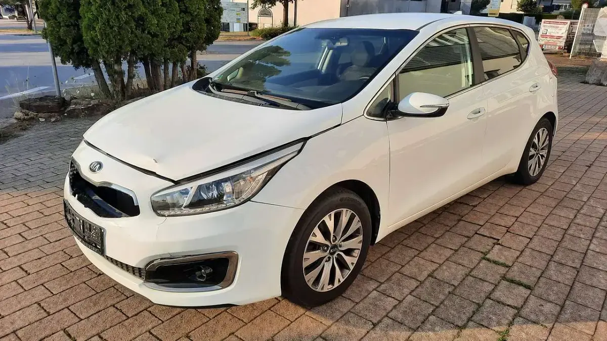 Gebraucht Kia Ceed Edition 7 135 PS (99 kW) 2018 (wd) cassa with Kleinwagen