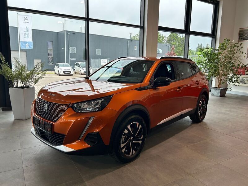 Lackierung orange (metallic) Gebraucht 2023 Peugeot e-2008 Allure SUV | 25.900 € (Teuer) - Bild 1/4