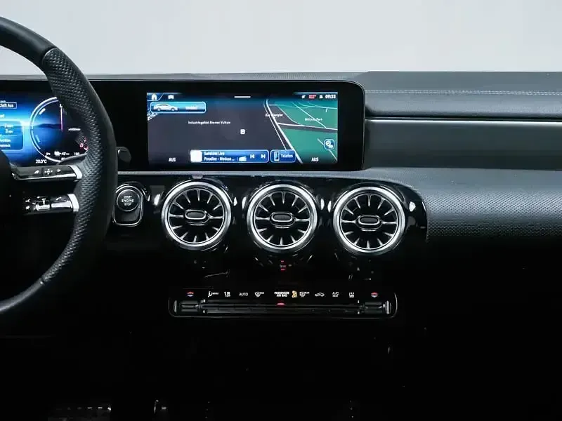 Gebraucht Mercedes CLA250e AMG 218 PS (160 kW) 2025 Unilack polarweiß Coupé