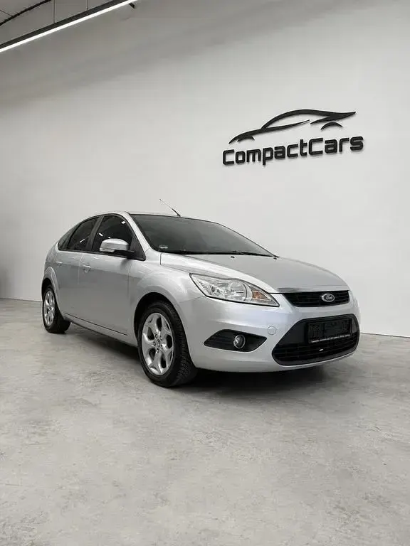 Gebraucht Ford Focus 125 PS (91 kW) 2010 Silber Limousine