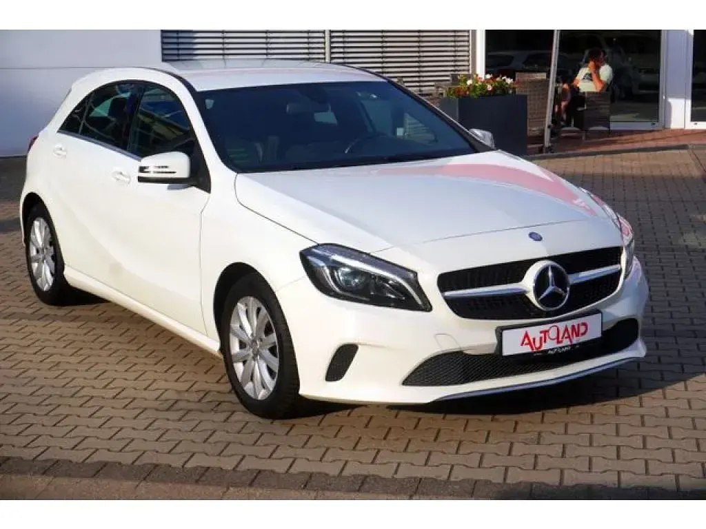 Gebraucht Mercedes A160 Avantgarde 102 PS (75 kW) 2016 Weis (metallic) Kleinwagen