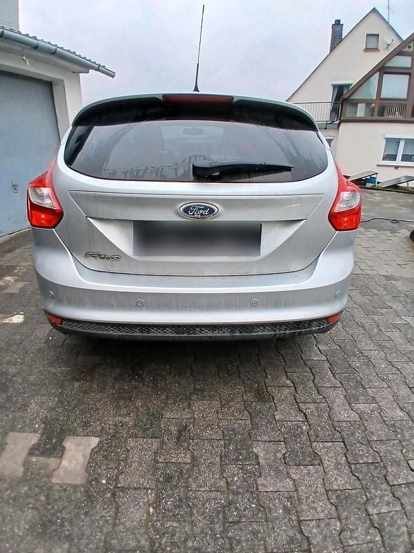 Gebraucht Ford Focus 125 PS (91 kW) 2011 Silber Limousine