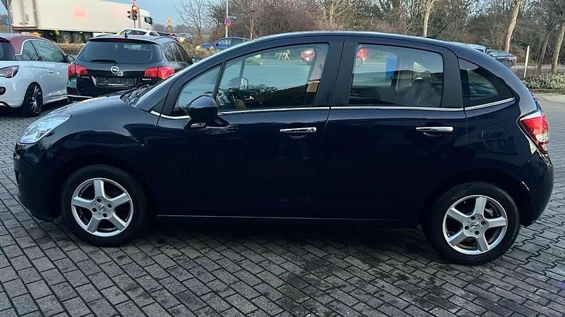 Used Citroën C3 SELECTION 99 HP (72 kW) 2016 Blue Hatchback