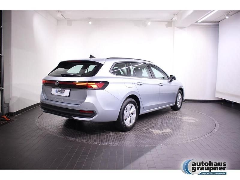 Usata VW Passat 150 CV (110 kW) 2025 Argento Berlina
