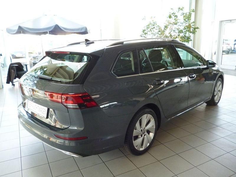 Gebraucht VW Golf VIII Style 150 PS (110 kW) 2023 Grau Kombi