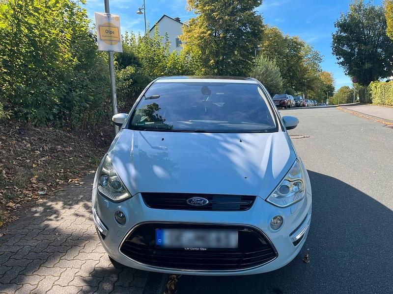Weiß Gebraucht 2010 Ford S-MAX S Van / Kleinbus | 5.461 € (Etwas zu teuer) - Bild 1/4
