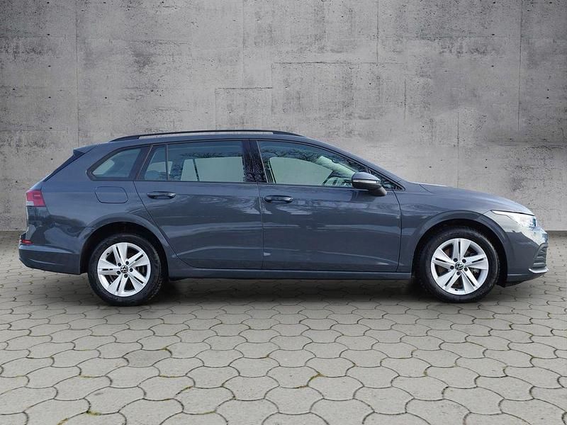 Gebraucht VW Golf VIII Life 150 PS (110 kW) 2023 Delfingrau metallic Kombi