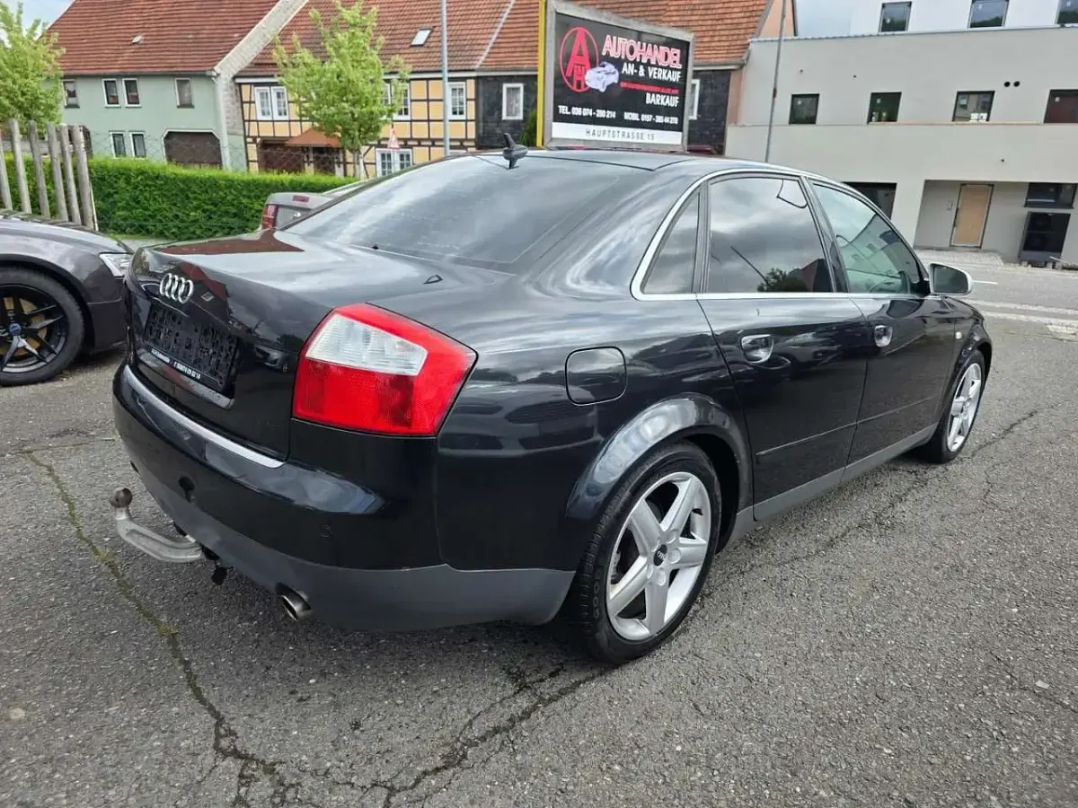 Używany Audi A4 170 KM (125 kW) 2002 Czarny Sedan/Limuzyna