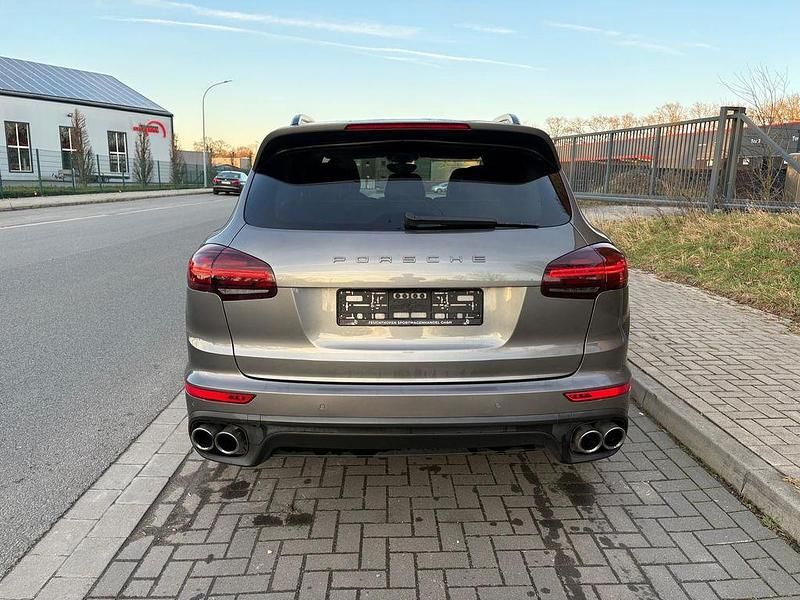 Gebraucht Porsche Cayenne Turbo 519 PS (381 kW) 2017 Grau SUV
