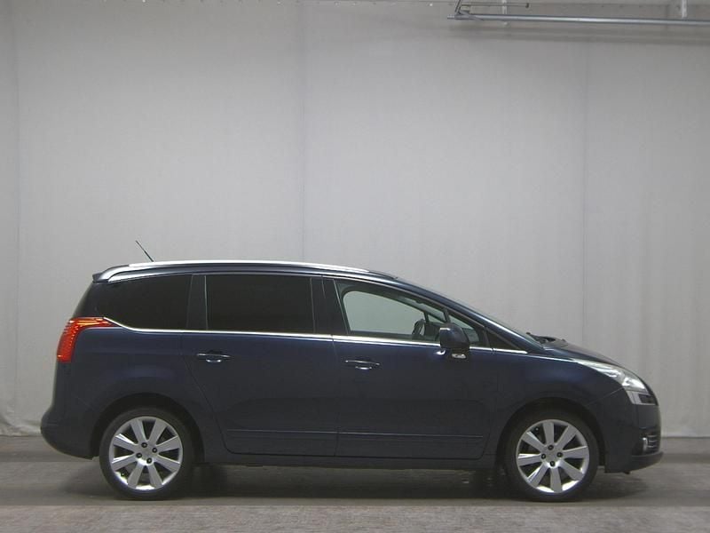 Blau metallic Gebraucht 2012 Peugeot 5008 Allure Van / Kleinbus | 5.490 € (Superpreis) - Bild 1/4