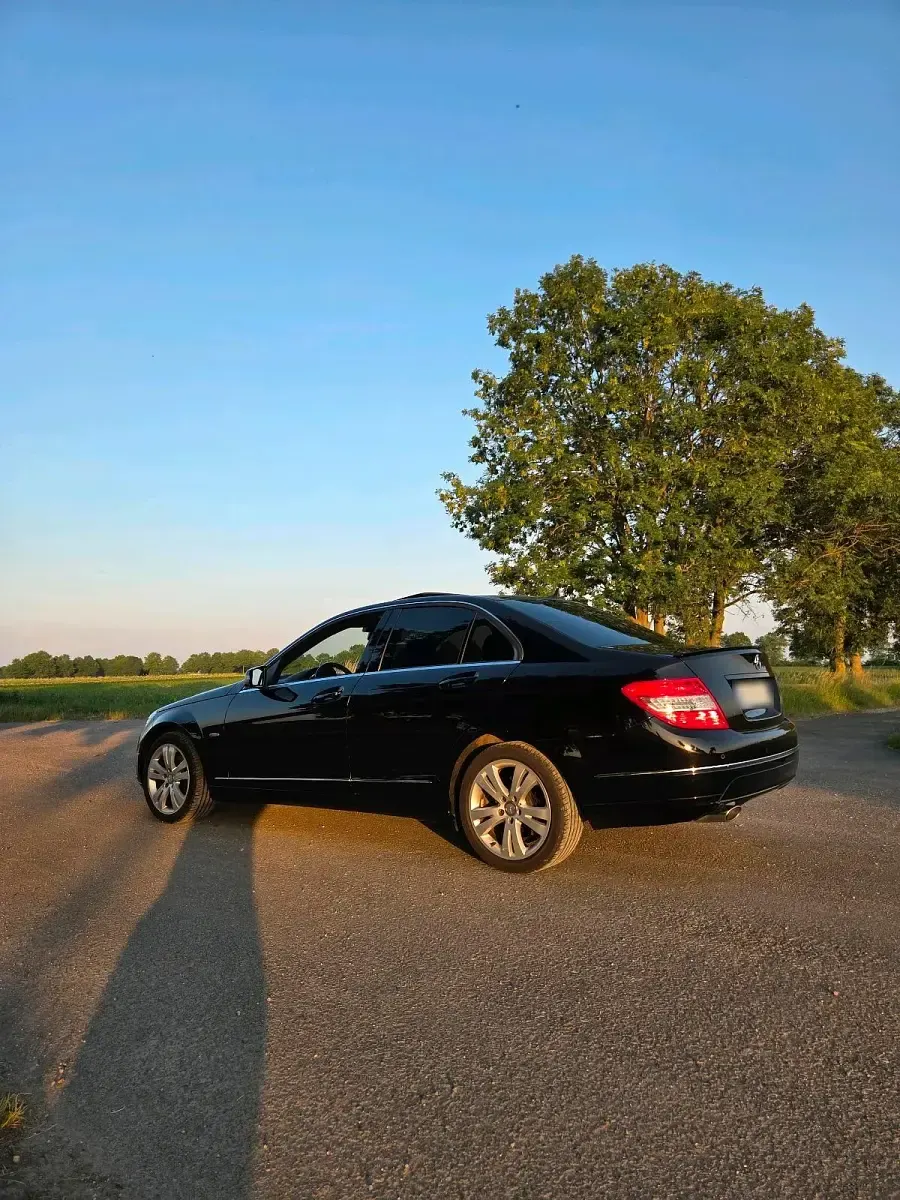 Gebraucht Mercedes C220 170 PS (125 kW) 2010 Schwarz Limousine