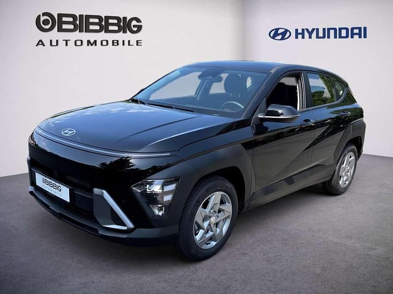 Abyss black Neu 2025 Hyundai Kona Select SUV | 27.990 € (Fairer Preis) - Bild 1/4