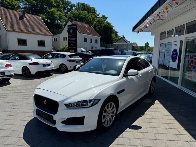 Gebraucht Jaguar XE R-Sport 179 PS (131 kW) 2017 Fuji white Limousine
