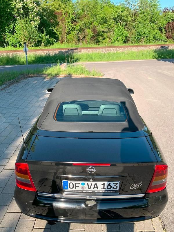 Schwarz Gebraucht 2005 Opel Astra Cabriolet Cabrio | 3.000 € (Etwas zu teuer) - Bild 1/4