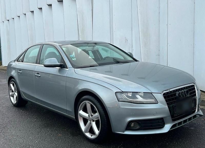 Grau Gebraucht 2010 Audi A4 Limousine | 9.000 € (Etwas zu teuer) - Bild 1/4