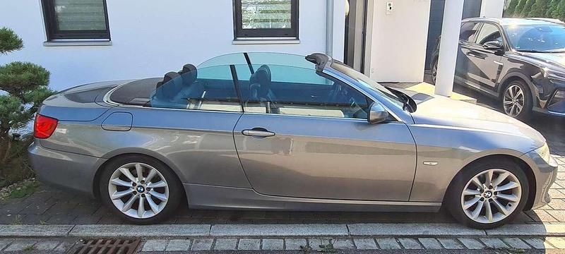 Grau Gebraucht 2010 BMW 320 Cabriolet Cabrio | 8.300 € (Fairer Preis) - Bild 1/4