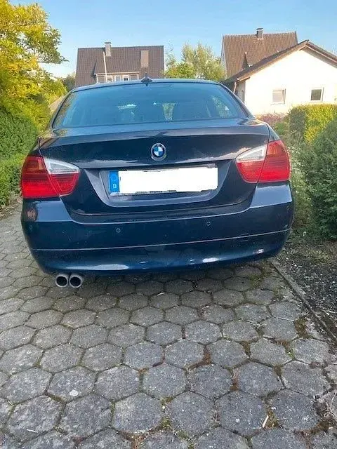 Gebraucht BMW 325 197 PS (144 kW) 2008 Blau Limousine