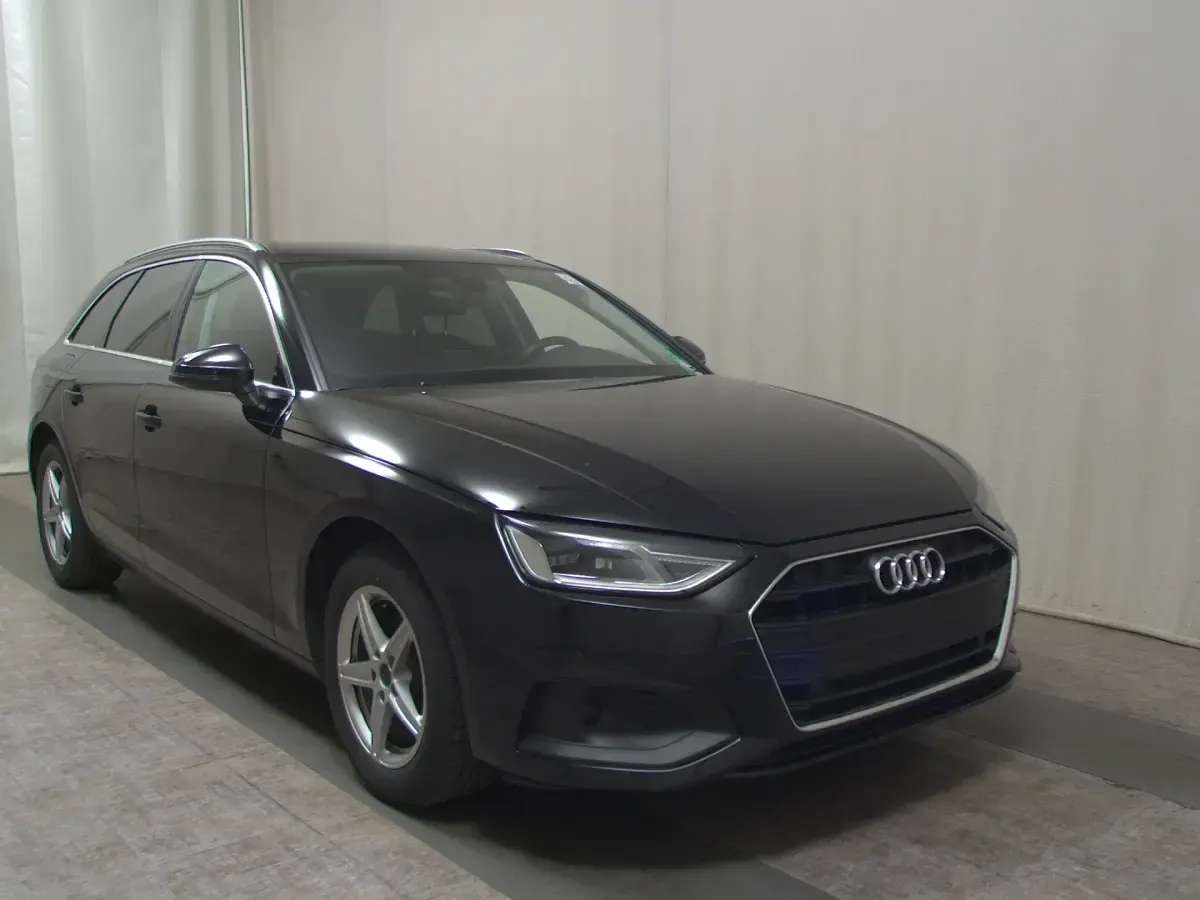 Gebraucht Audi A4 Ambiente 163 PS (119 kW) 2023 Schwarz Kombi