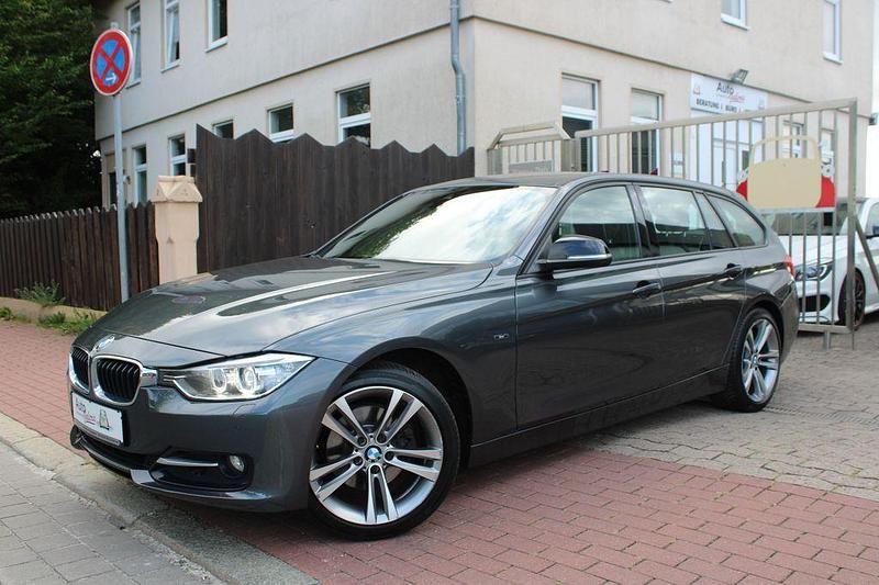 Grau Gebraucht 2013 BMW 320 Sport Line Kombi | 12.990 € (Teuer) - Bild 1/4