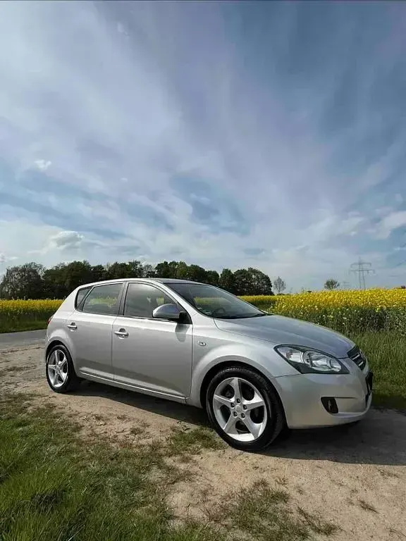 Gebraucht Kia Ceed 143 PS (105 kW) 2009 Silber Kleinwagen