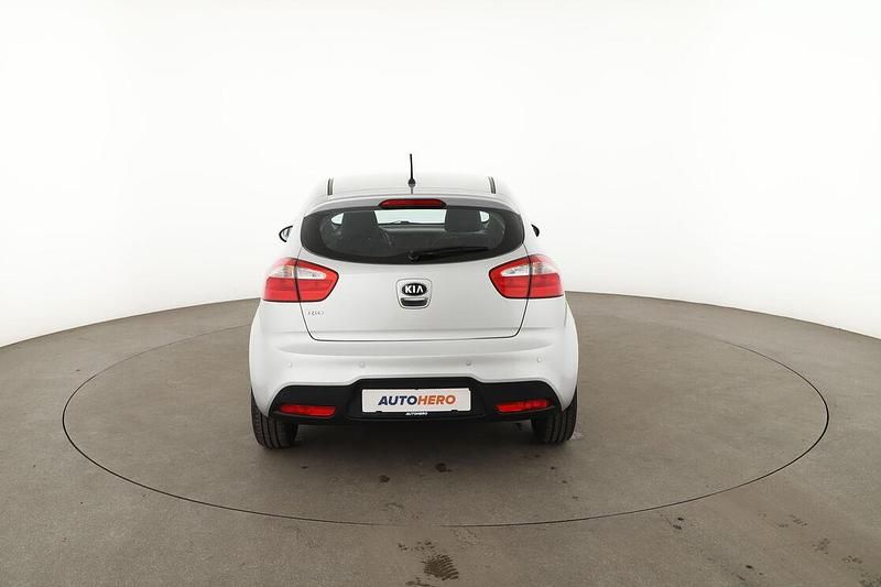 Gebraucht Kia Rio Edition 7 109 PS (80 kW) 2014 Silber Limousine