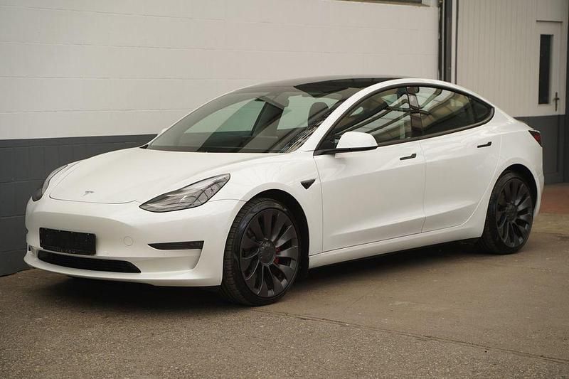 Weiß Gebraucht 2022 Tesla Model 3 Performance Limousine | 28.950 € (Guter Preis) - Bild 1/4