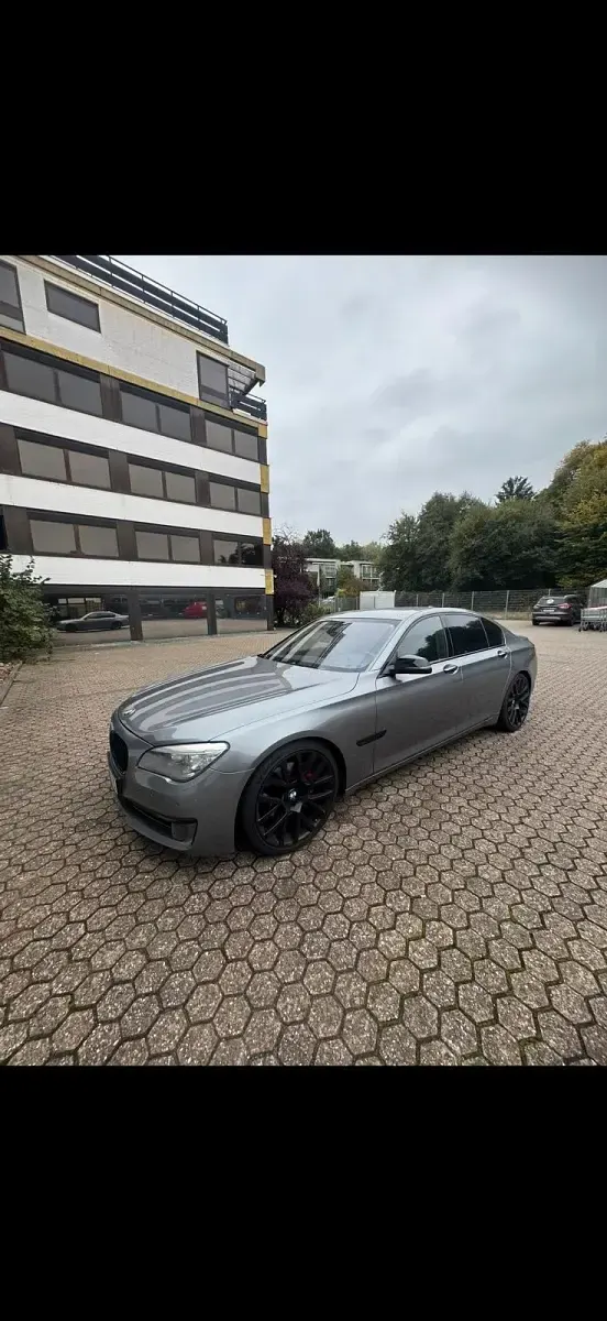Gebraucht BMW 740 313 PS (230 kW) 2013 Grau Limousine