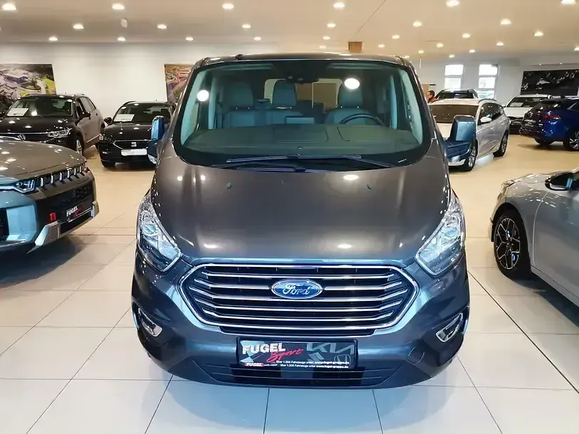 Gebraucht Ford Tourneo Trend 131 PS (96 kW) 2019 Magneticgrau (metallic) Van / Kleinbus