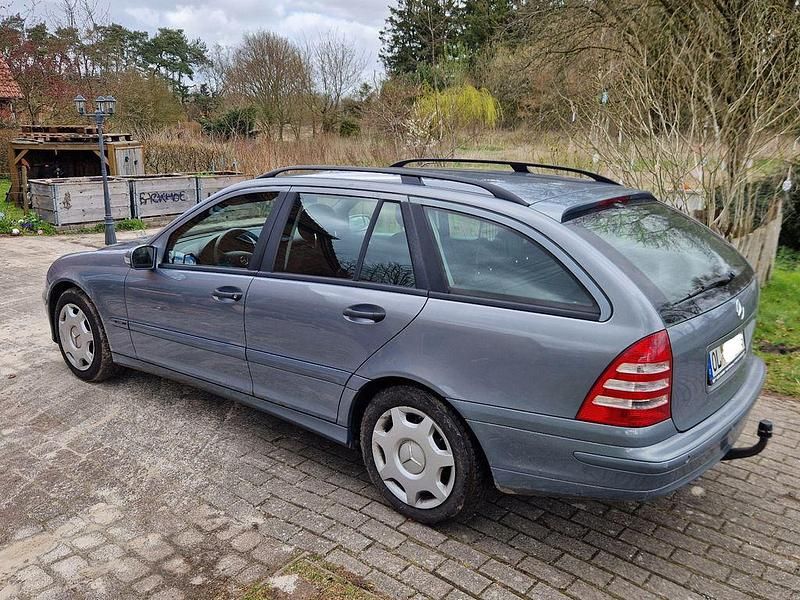 Gebraucht Mercedes C220 150 PS (110 kW) 2005 Grau Kombi