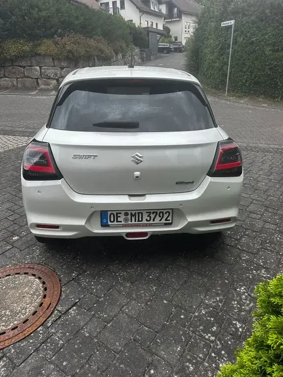 Gebraucht Suzuki Swift Comfort+ 83 PS (61 kW) 2025 Weiß Kleinwagen