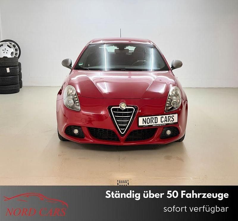 Rot Gebraucht 2013 Alfa Romeo Giulietta Veloce Kleinwagen | 8.700 € (Fairer Preis) - Bild 1/4