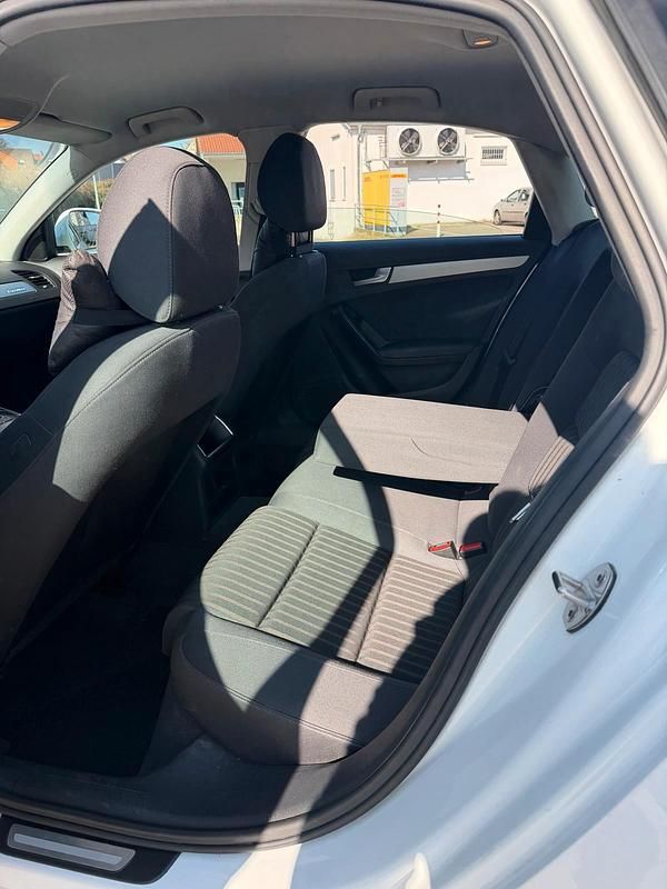 Gebraucht Audi A4 143 PS (105 kW) 2009 Weiß Limousine