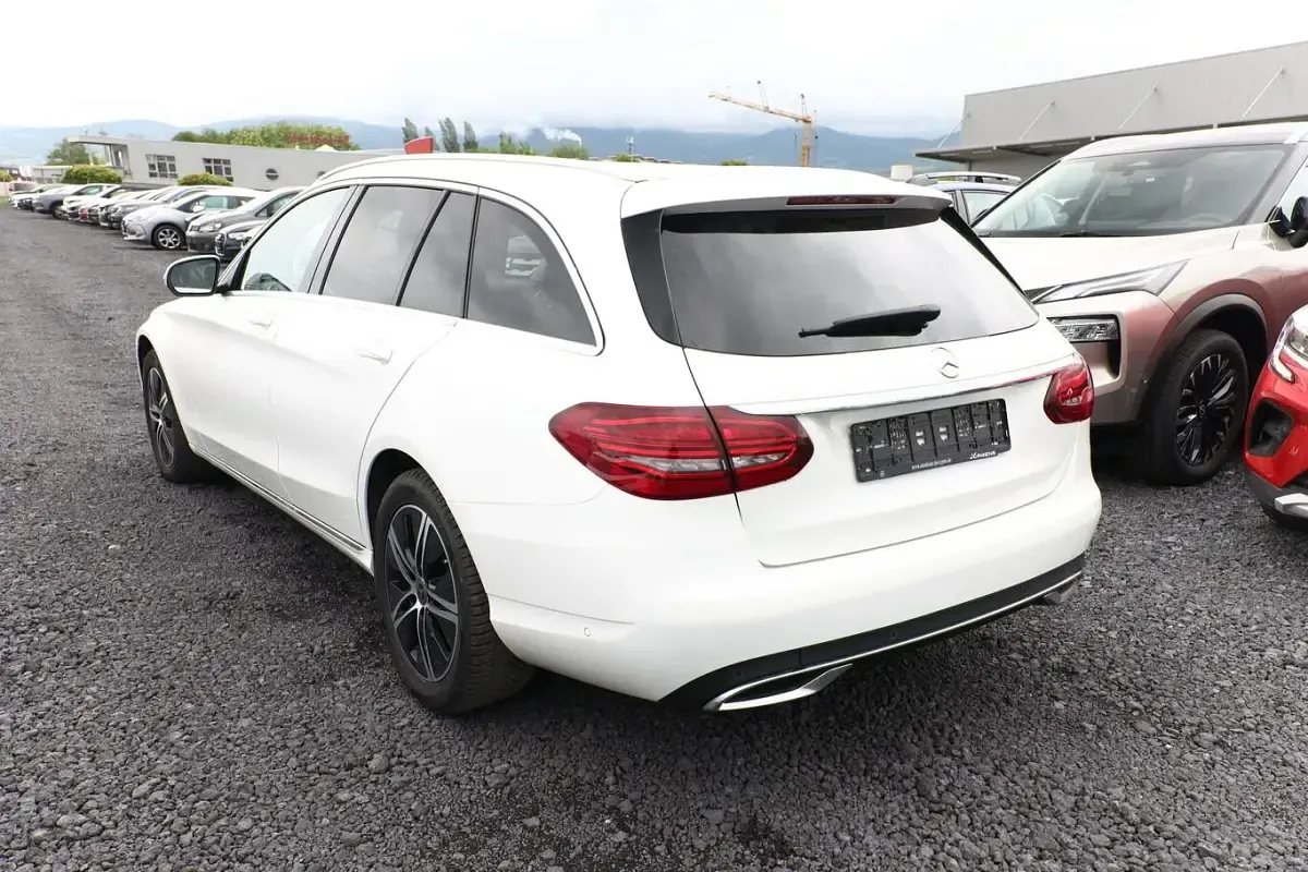 Gebraucht Mercedes C200 Avantgarde 160 PS (117 kW) 2021 Polarweiß