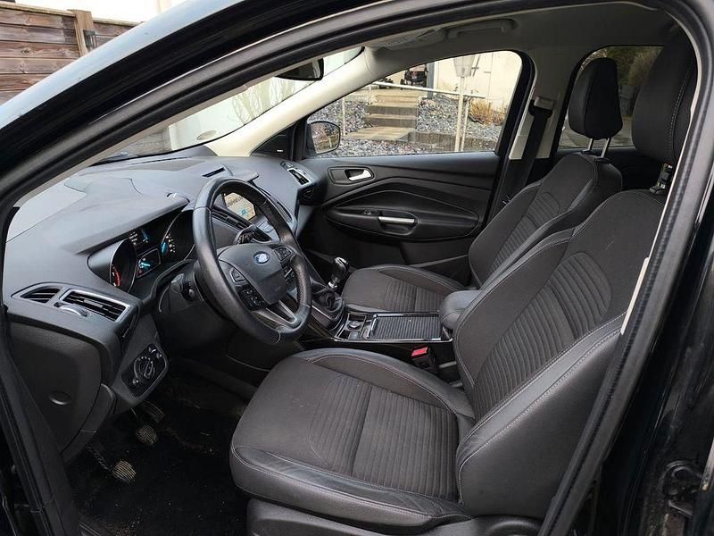 Gebraucht Ford Kuga Titanium 150 PS (110 kW) 2019 Schwarz SUV