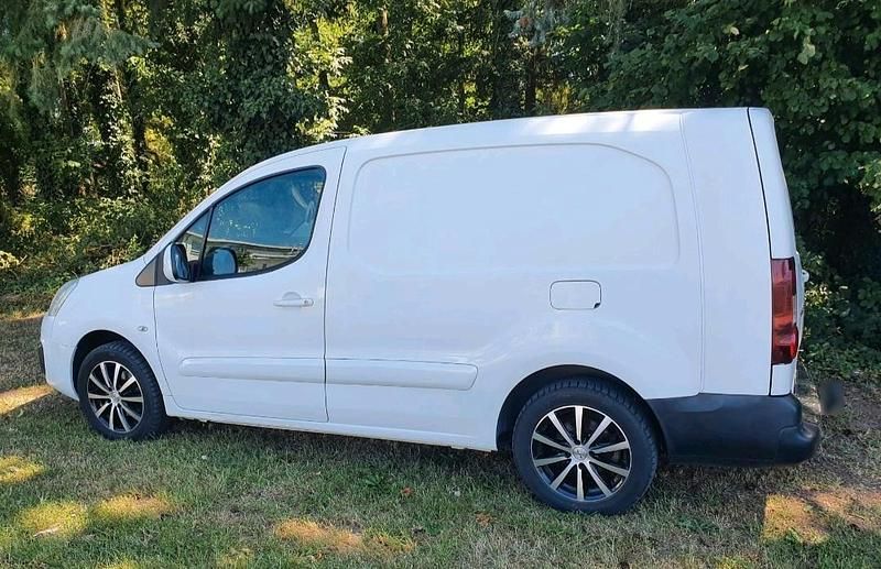 Gebraucht Peugeot Partner 99 PS (72 kW) 2017 Weiß Van / Kleinbus