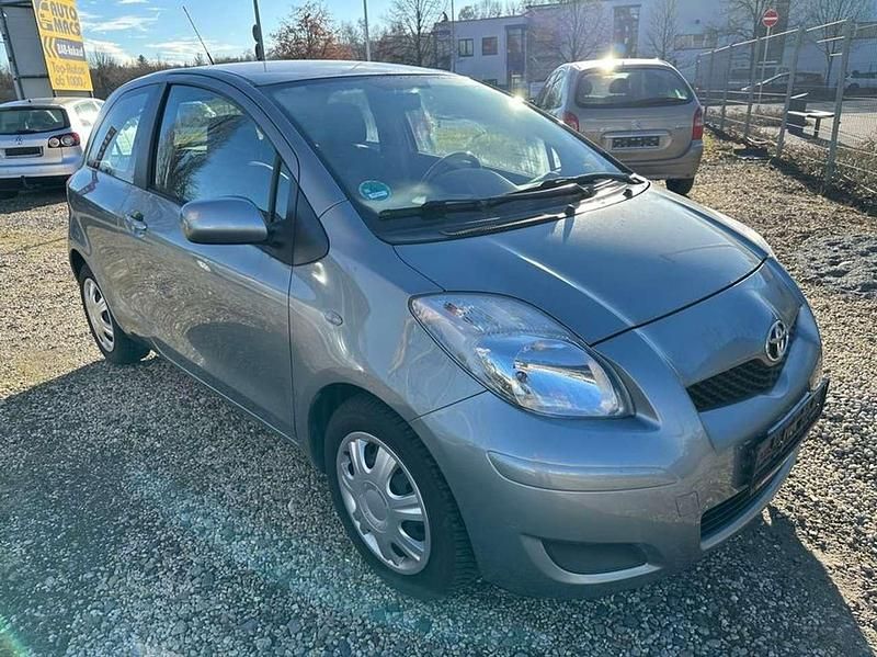 Grau Gebraucht 2009 Toyota Yaris Limousine | 5.995 € (Fairer Preis) - Bild 1/4