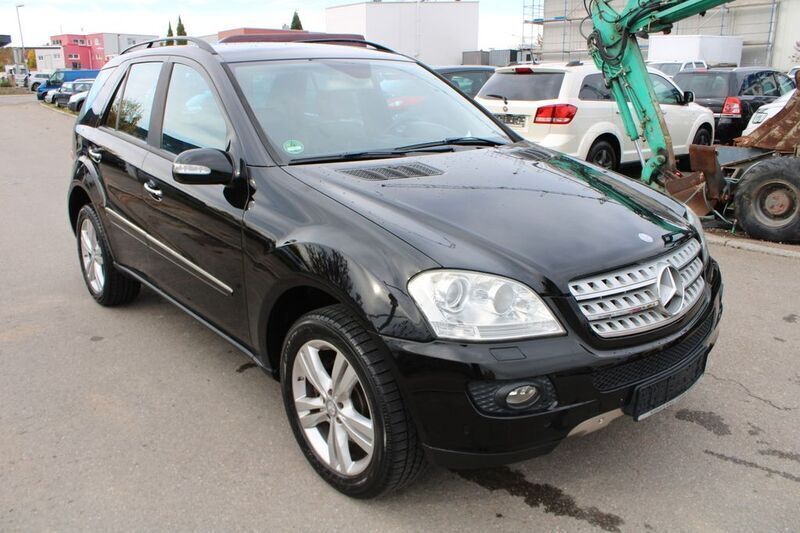 Schwarz Gebraucht 2006 Mercedes ML320 Sport SUV | 7.700 € (Fairer Preis) - Bild 1/4