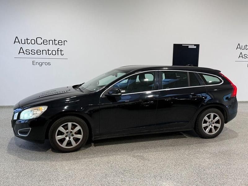 Gebraucht Volvo V60 Momentum 136 PS (100 kW) 2013 Schwarz Kombi