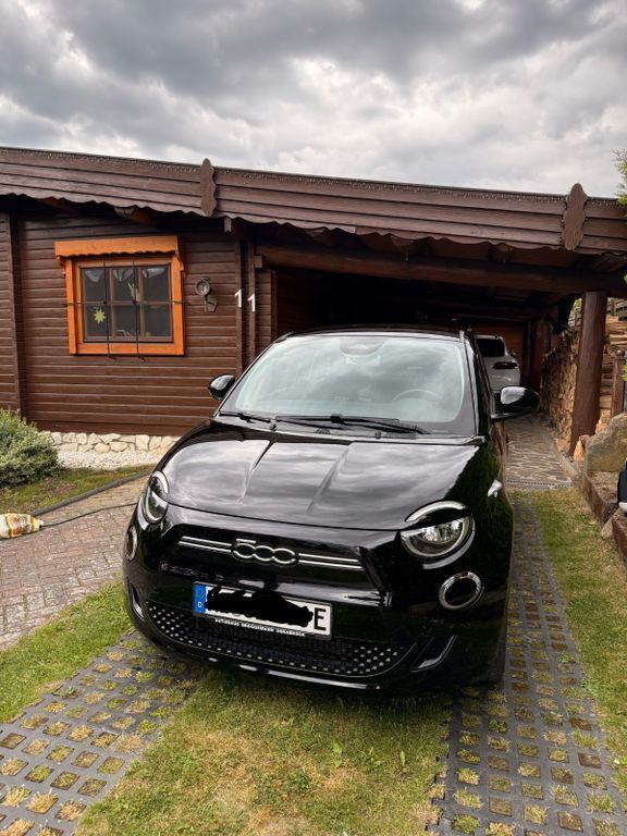 Schwarz Gebraucht 2022 Fiat 500e Limousine | 12.700 € (Guter Preis) - Bild 1/4