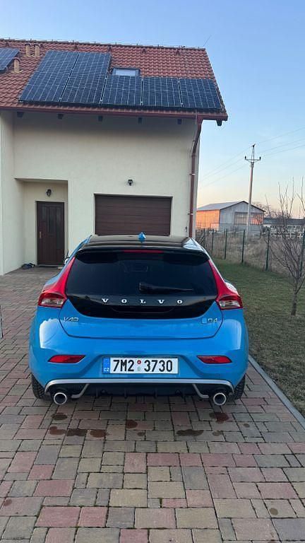 Gebraucht Volvo V40 R-Design 190 PS (139 kW) 2015 Blau Limousine