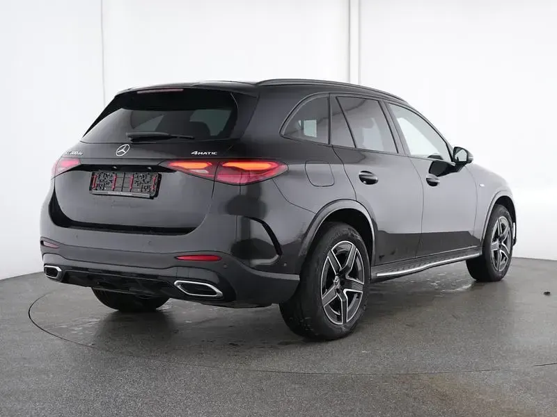 Gebraucht Mercedes GLC300e AMG 333 PS (244 kW) 2025 Schwarz SUV