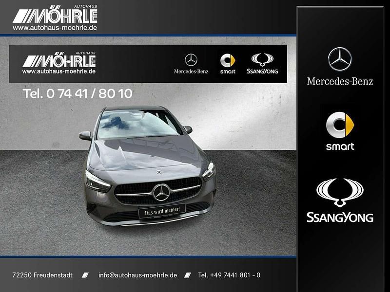 Grau Gebraucht 2024 Mercedes B200 Progressive Van / Kleinbus | 31.900 € (Guter Preis) - Bild 1/4