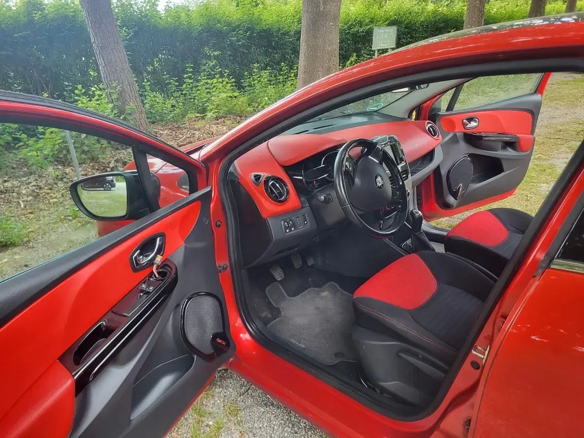 Gebraucht Renault Clio Luxe 90 PS (66 kW) 2014 Rot Kleinwagen