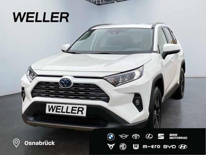 Weiss Gebraucht 2023 Toyota RAV4 Hybrid Team SUV | 35.950 € (Fairer Preis) - Bild 1/3