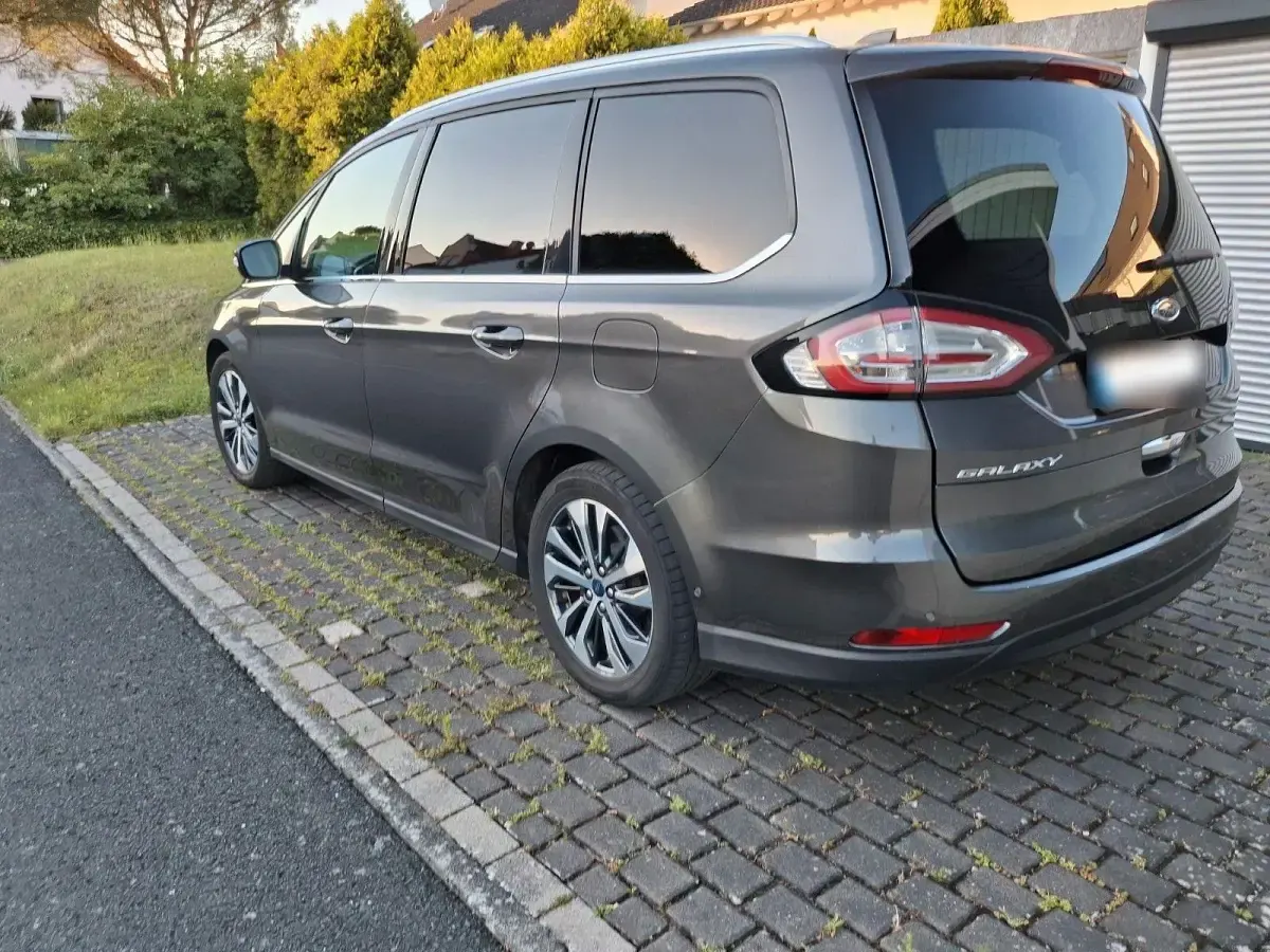 Gebraucht Ford Galaxy Titanium 190 PS (139 kW) 2020 Grau Van / Kleinbus