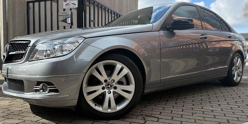 Gebraucht Mercedes C180 156 PS (114 kW) 2010 Silber Limousine