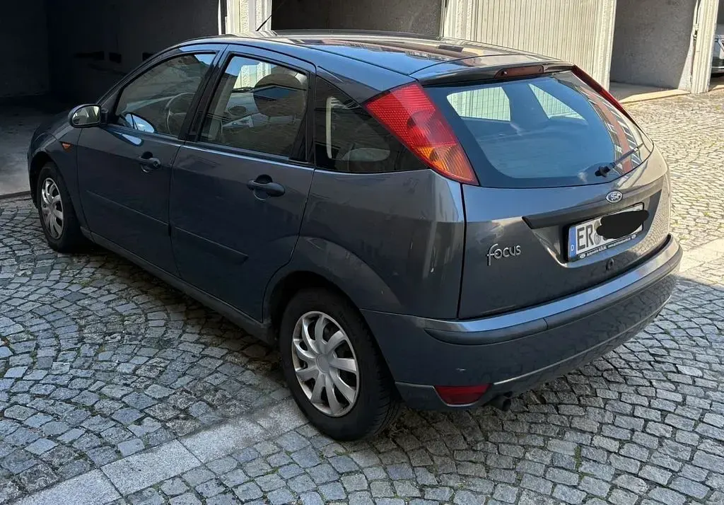 Gebraucht Ford Focus Trend 101 PS (74 kW) 2002 Grau Limousine